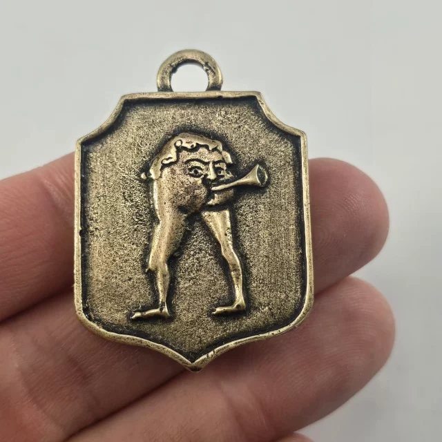 Wisiorek Kingdom Come: Deliverance II - Gospoda Dziura