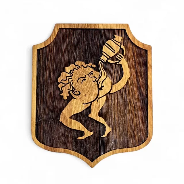 Replika Kingdom Come: Deliverance II - Dřevěný štít na stěnu Bezedná Díra (velký)