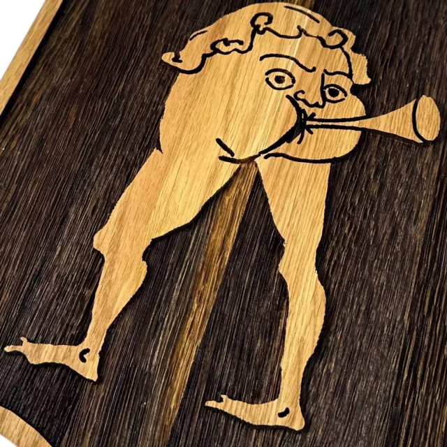 dřevěný štít na zeď