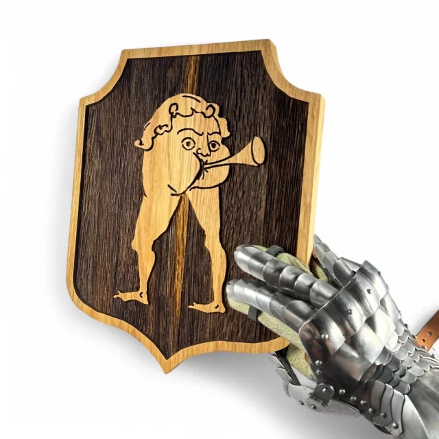 Replika Kingdom Come: Deliverance II - Dřevěný štít na stěnu Hospoda Díra (velký)