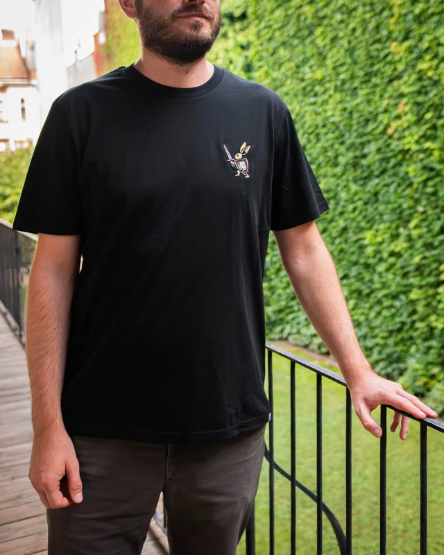 Tričko Kingdom Come: Deliverance II - Zajíc s Warhorse štítem (výšivka)